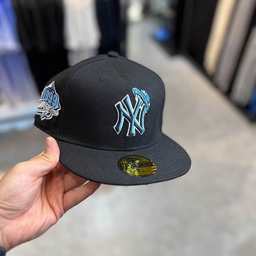 کلاه کپ فیت بک نیو ارا (NEW ERA NY) مشکی جزییات آبی 2 سایز (1/4)7 (57.7 CM)